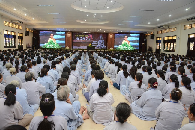 “HOW TO TAKE THE RIGHT PRAYING IN BUDDHISM” Dharma Talk in the 89th Seven-Day Retreat